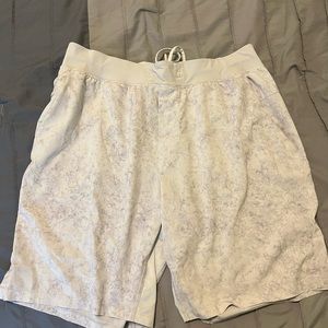 Lululemon 9 in shorts